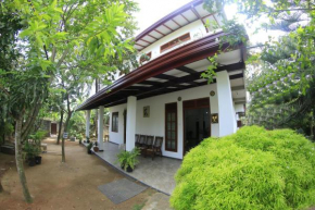 Гостиница Grindlays Villa  Weligama